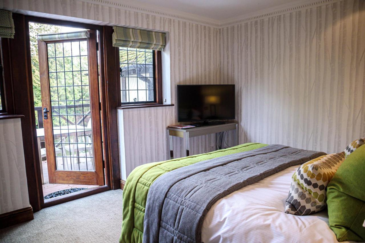 Langshott Manor - Luxury Hotel Gatwick Хорли Экстерьер фото